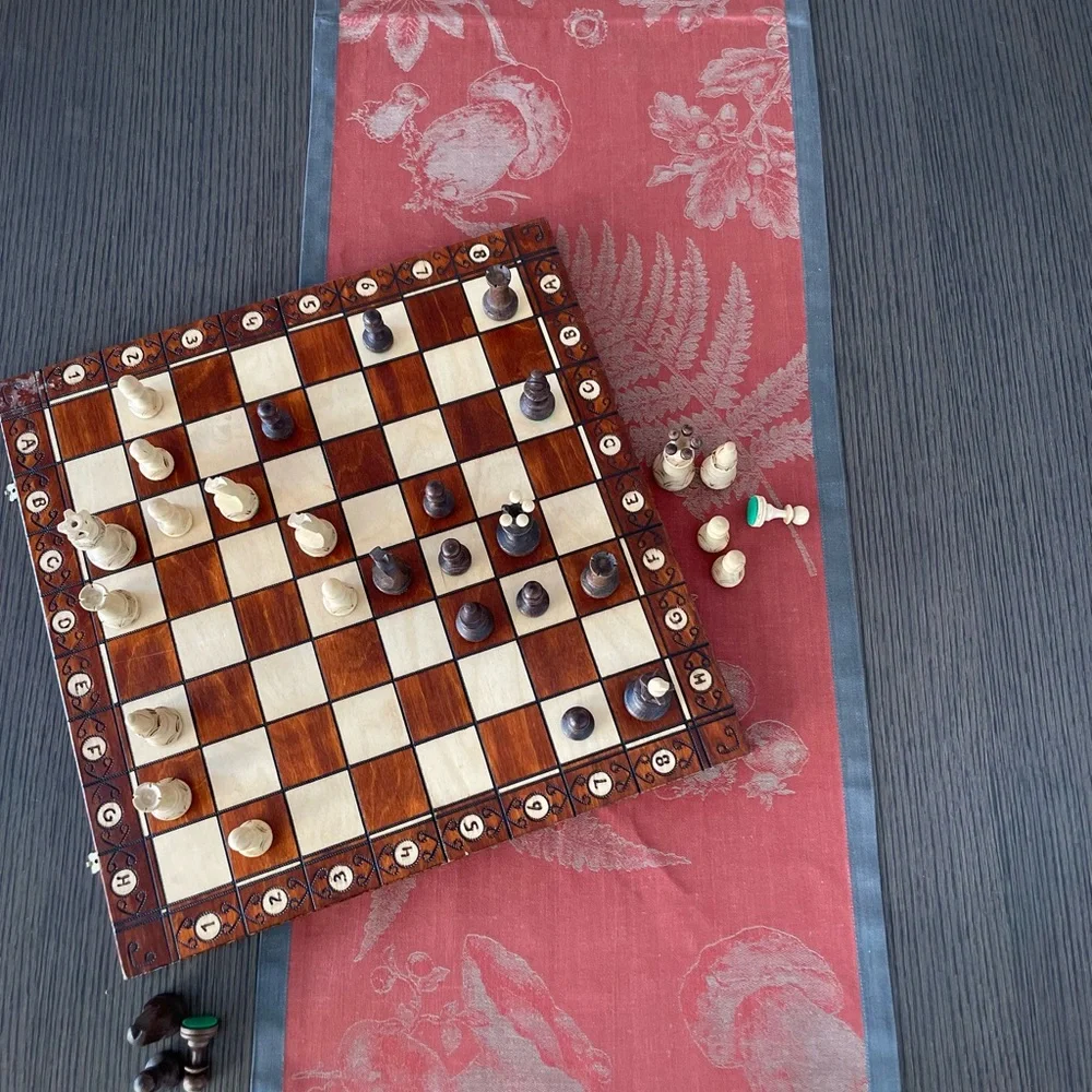 Williams Sonoma Jacquard Red Mushrooms Table Runner Rare and Discounted NEW